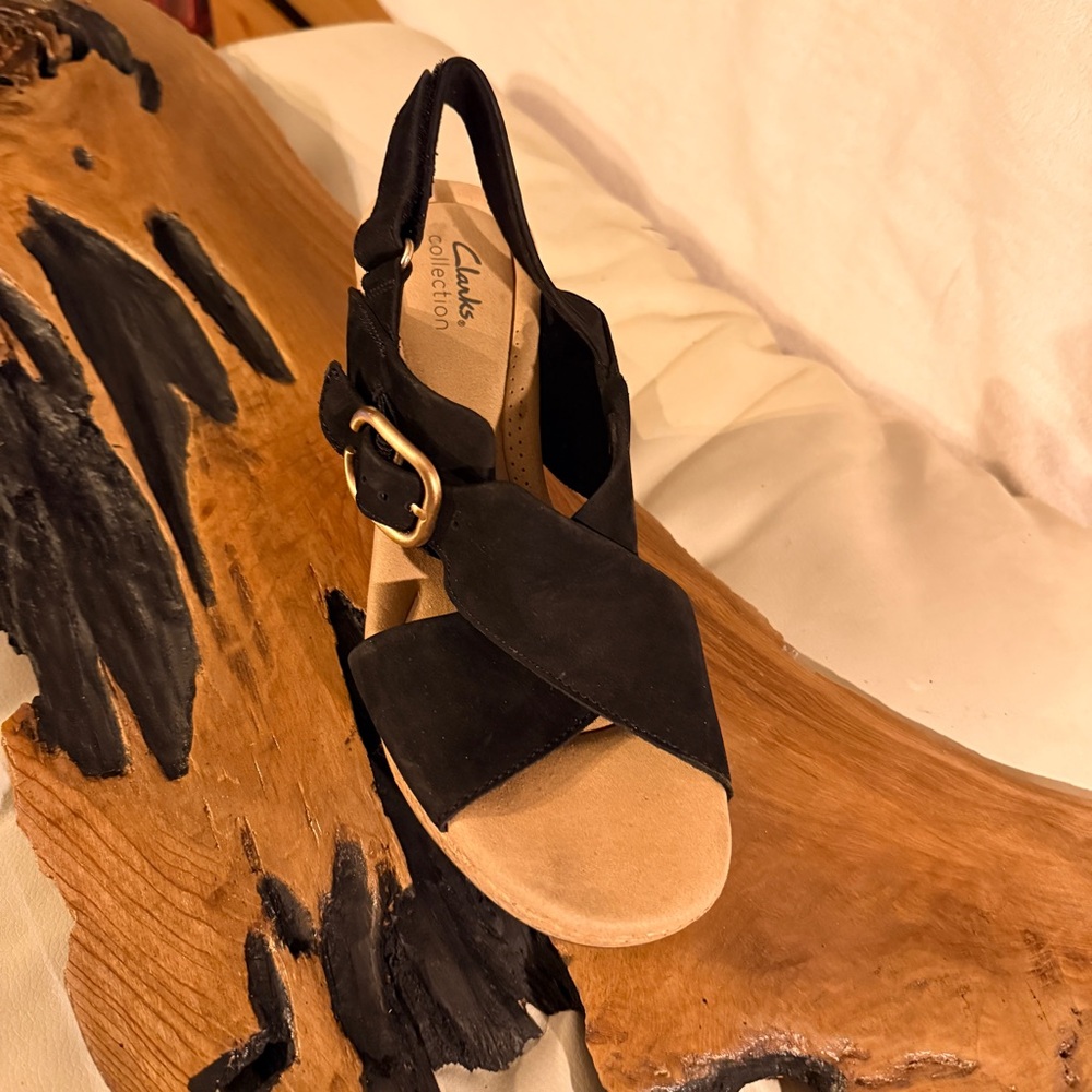 Clarks Women's Black and Tan Sandals